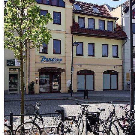 Pension Am Markt Люббен Экстерьер фото