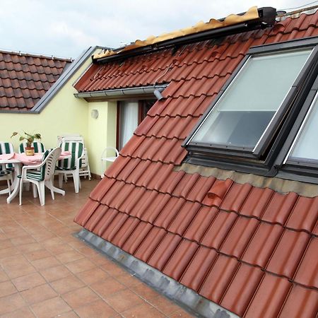 Pension Am Markt Люббен Экстерьер фото