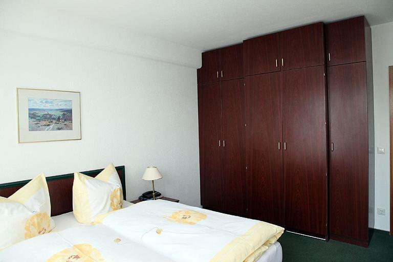 Pension Am Markt Люббен Экстерьер фото