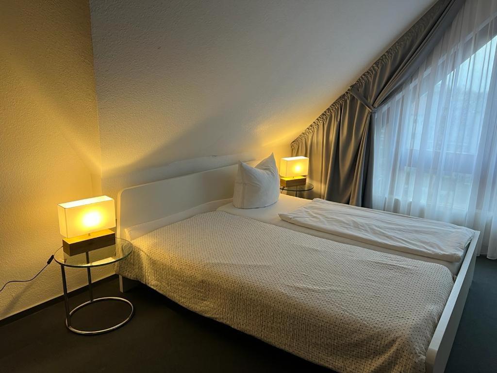 Pension Am Markt Люббен Экстерьер фото