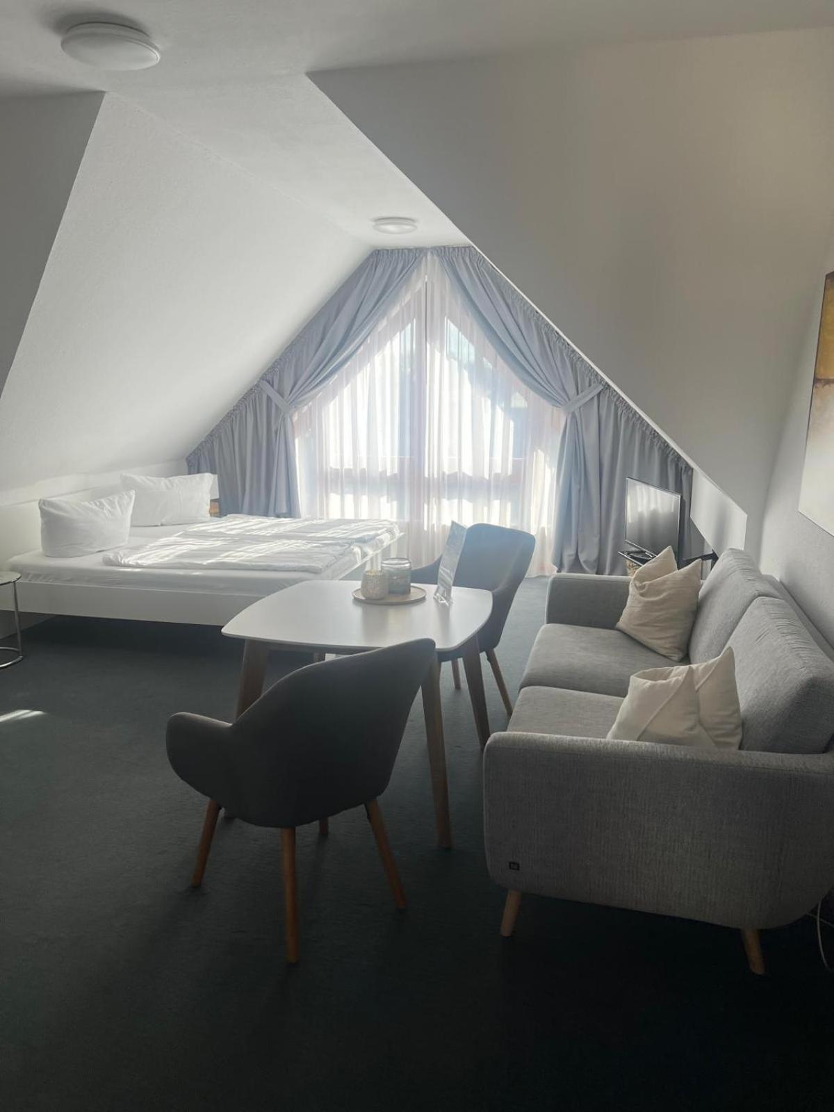 Pension Am Markt Люббен Экстерьер фото