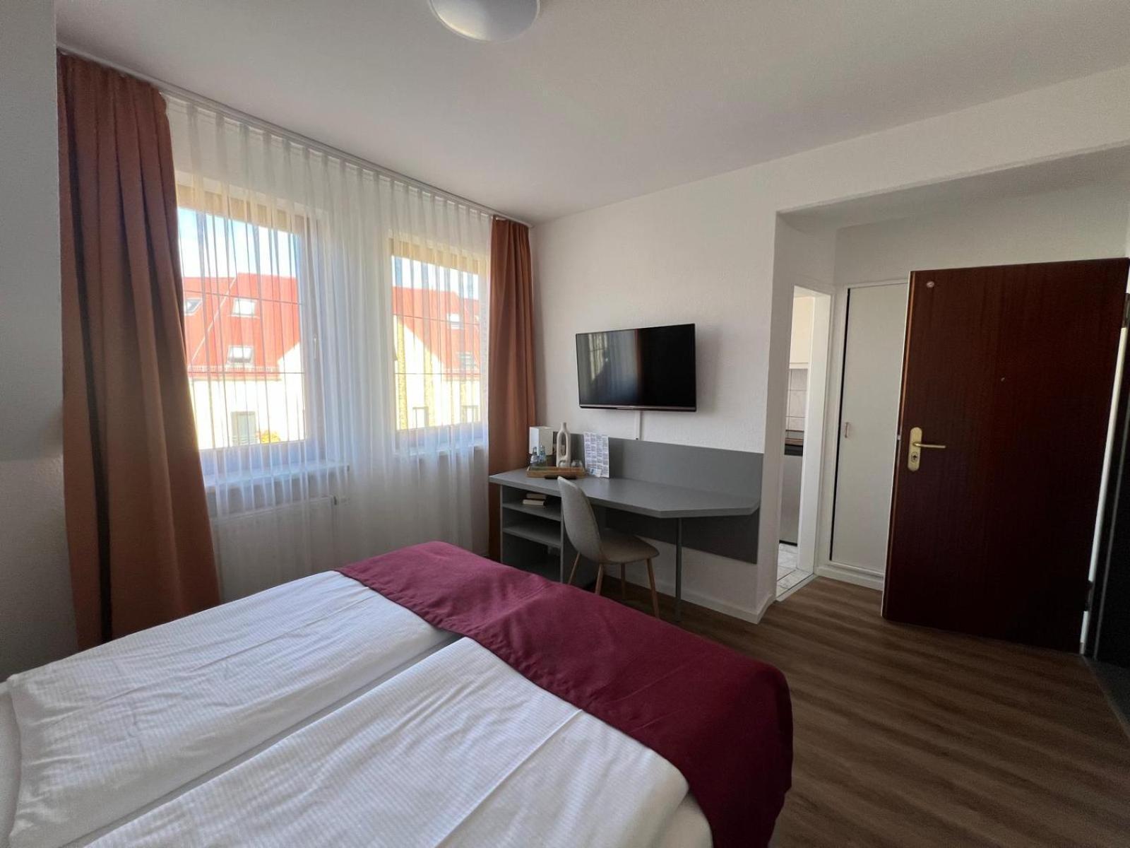 Pension Am Markt Люббен Экстерьер фото