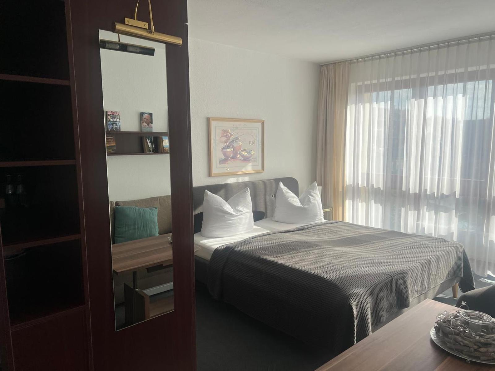 Pension Am Markt Люббен Экстерьер фото