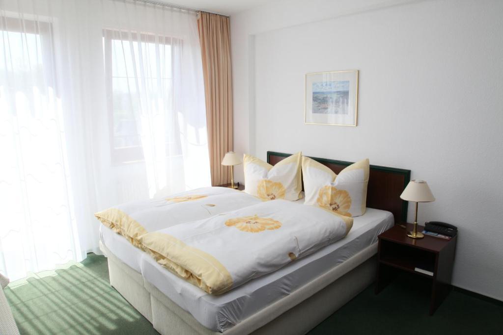 Pension Am Markt Люббен Номер фото