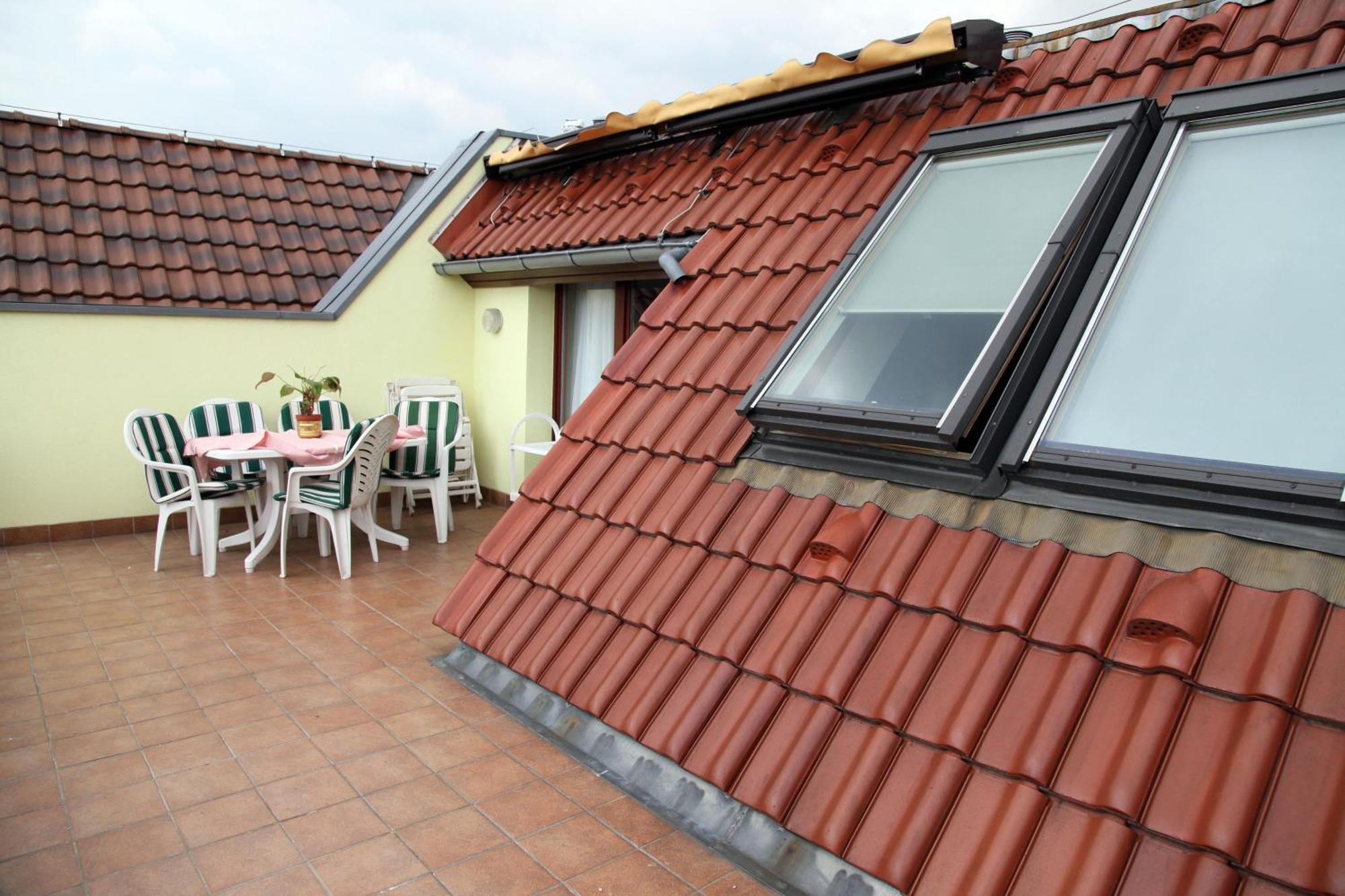Pension Am Markt Люббен Экстерьер фото