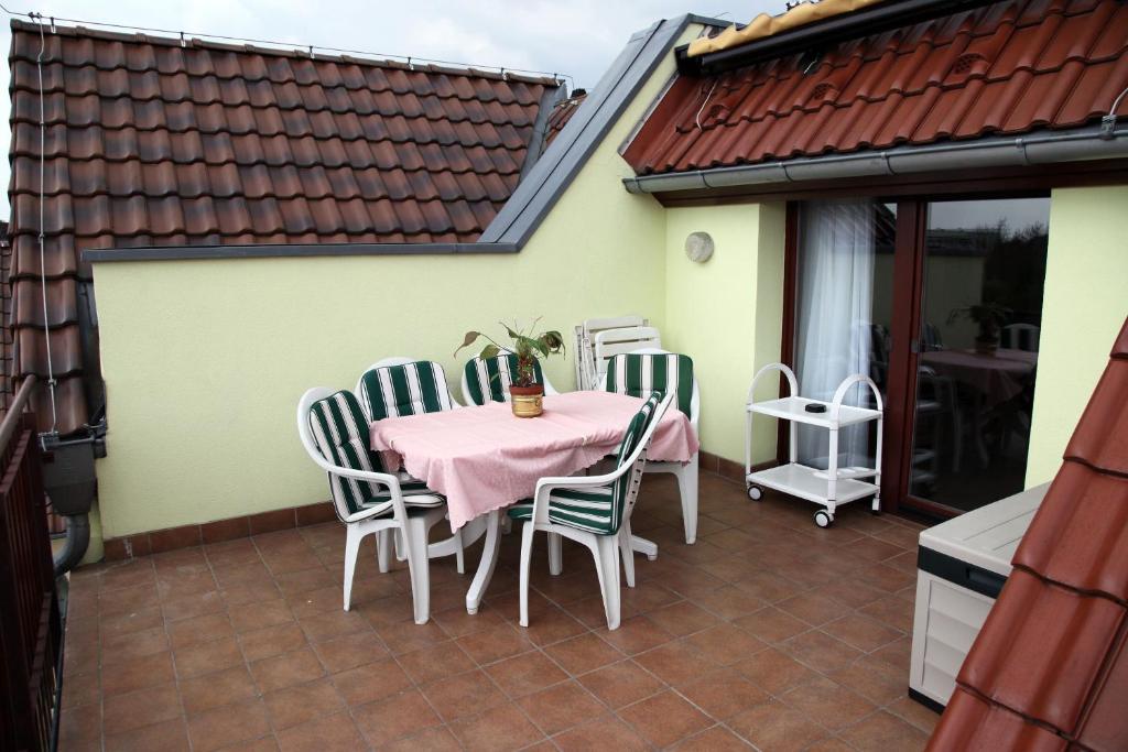 Pension Am Markt Люббен Номер фото