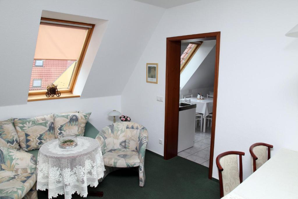 Pension Am Markt Люббен Номер фото